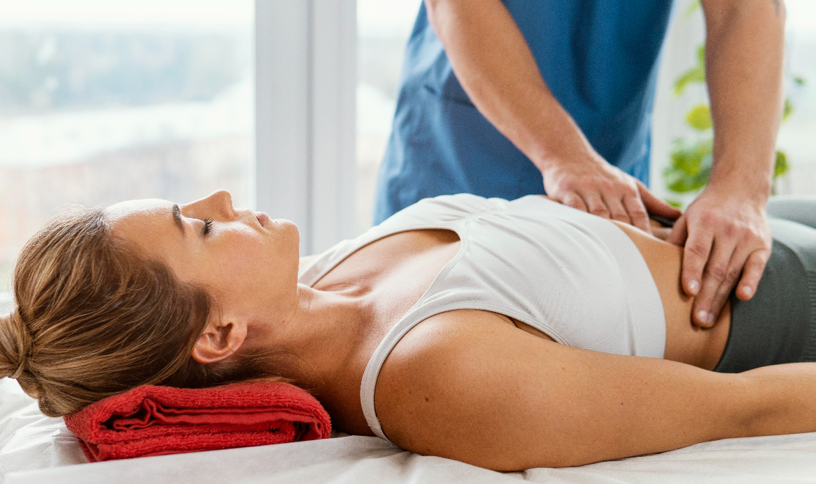 Manual osteopathy digestive health therapy session supporting abdominal wellness